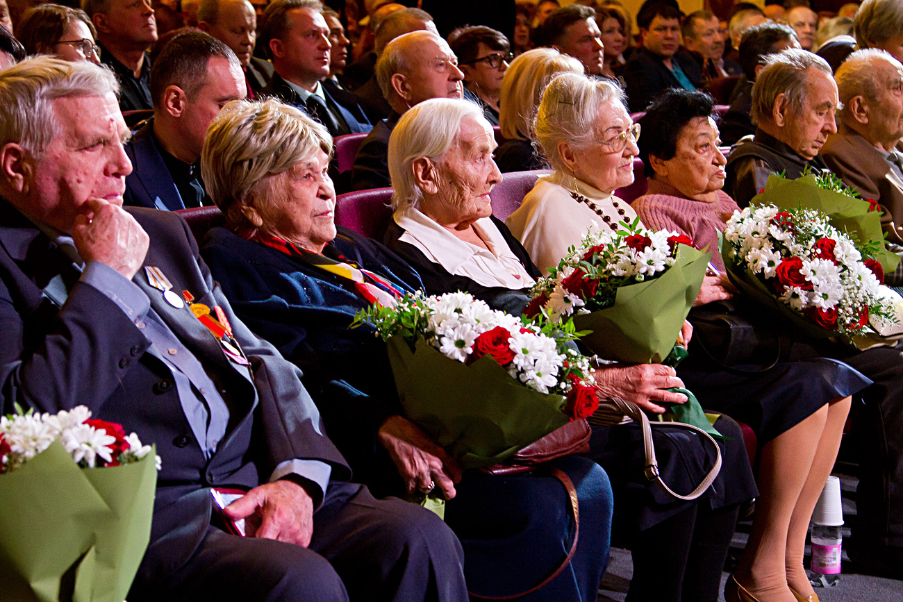 Холдинга «Швабе» наградил ветеранов юбилейными медалями ко Дню Победы