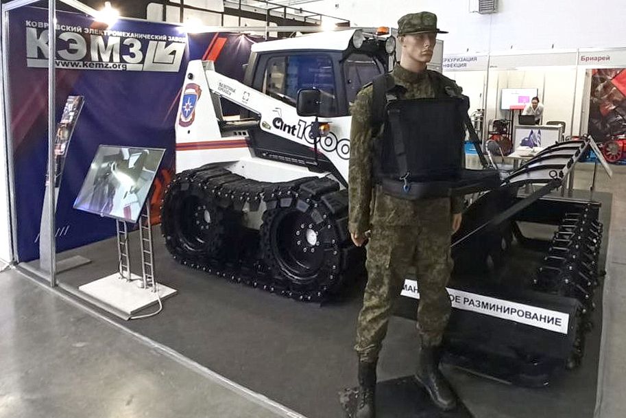 Предприятия Владимирского отделения СоюзМаш России создали машину разминирования на базе мини-погрузчика «Ant-1000»