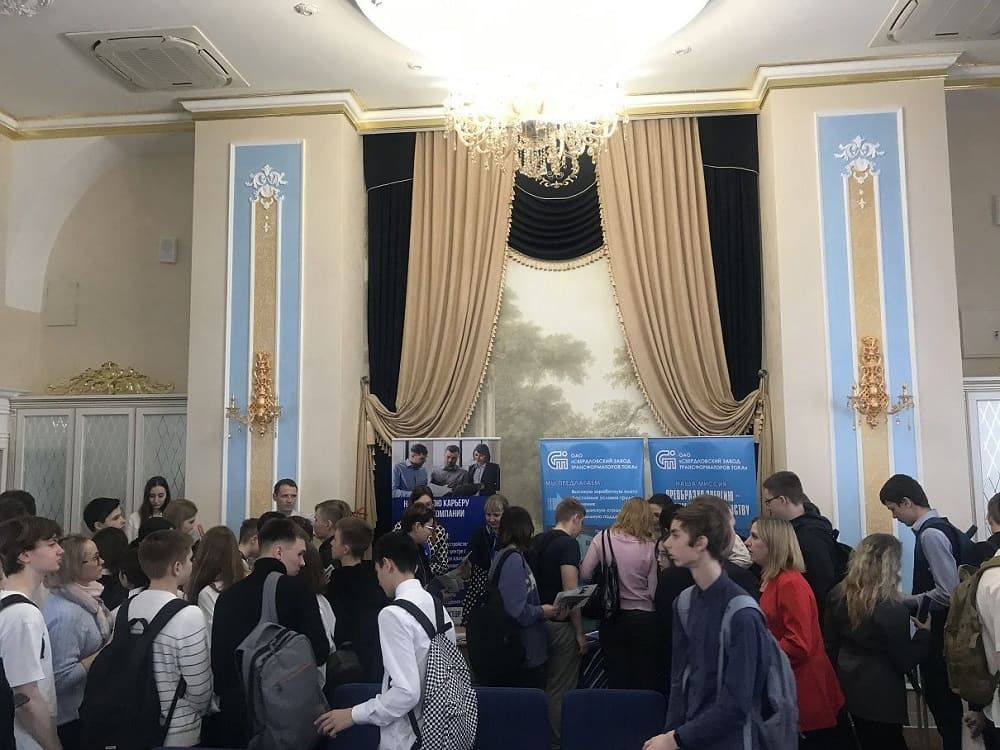 Свердловское РО СоюзМаш организовало ярмарку вакансий для школьников
