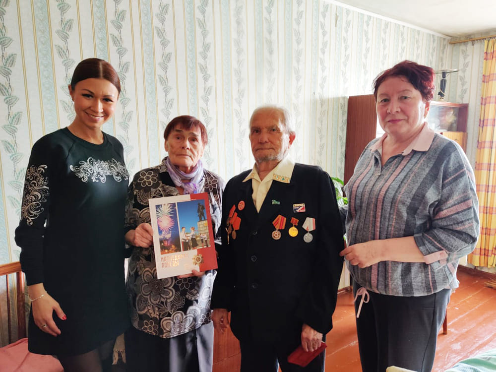 КУЛЗ вручает своим ветеранам медали в честь 75-летия Победы