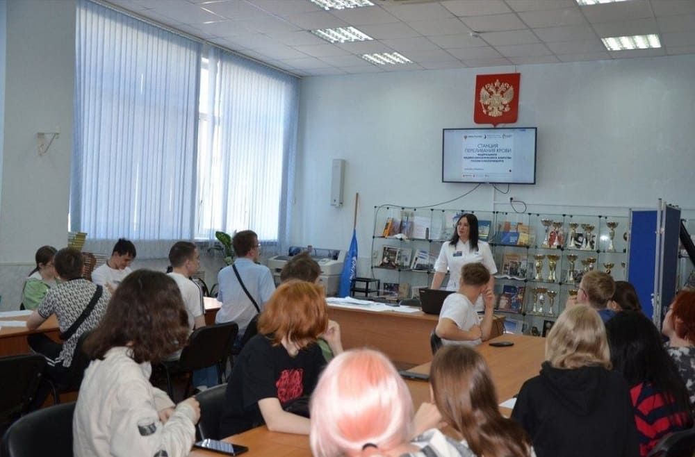 Студенты Екатеринбургского промышленно-технологического техникума присоединилась к празднованию Всемирного дня донора