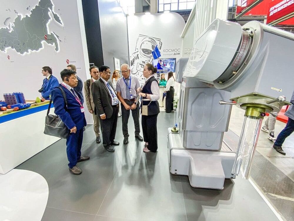 «РЕШЕТНЁВ» демонстрирует предсерийный образец мобильного комплекса лучевой терапии на международной промышленной выставке ИННОПРОМ-2024