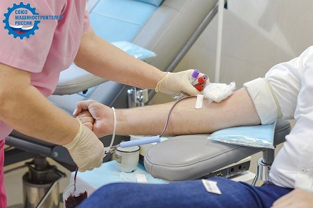 Молодые специалисты УОМЗ пополнили банк крови