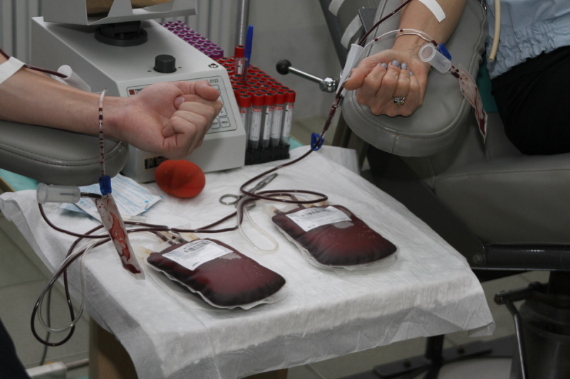 Елизаветинская донорство. Иголка для взятия крови донор. Аппарат для донорства крови.