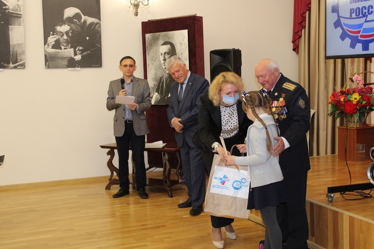 В Музейно-выставочном центре Тамбовской области подвели итоги конкурса детского рисунка «Сквозь года звенит Победа!»